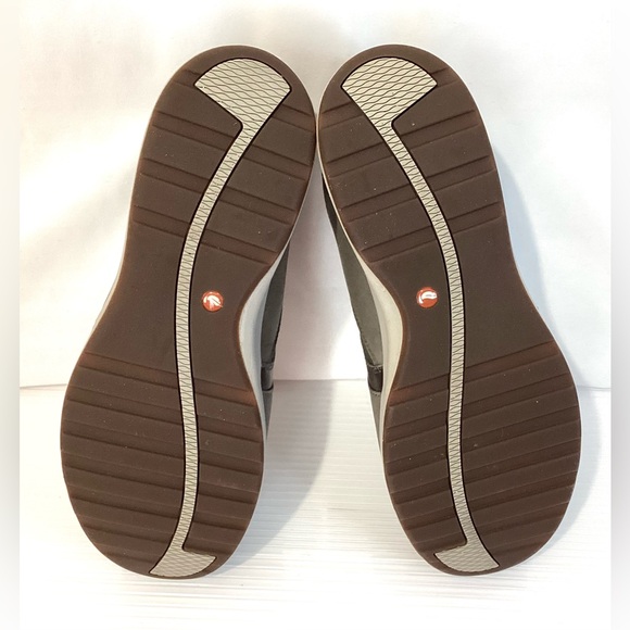 Clarks Unstructured Shoes Size 10M Suede Color Grey Slip On Comfortable Zip - Picture 8 of 9